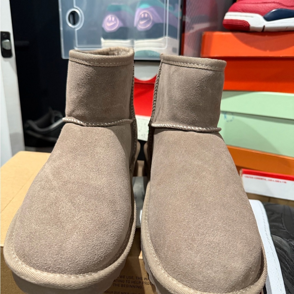 CushionAire Cozy Tan Suede Boots 11M - Picture 5 of 6